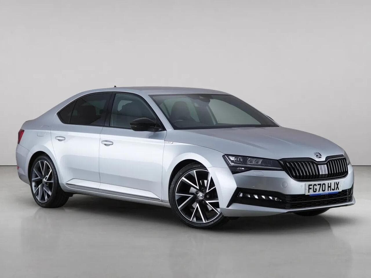 Skoda Superb - Skoda Superb 2.0 TSI SportLine Plus DSG Euro 6 (s/s) 5dr