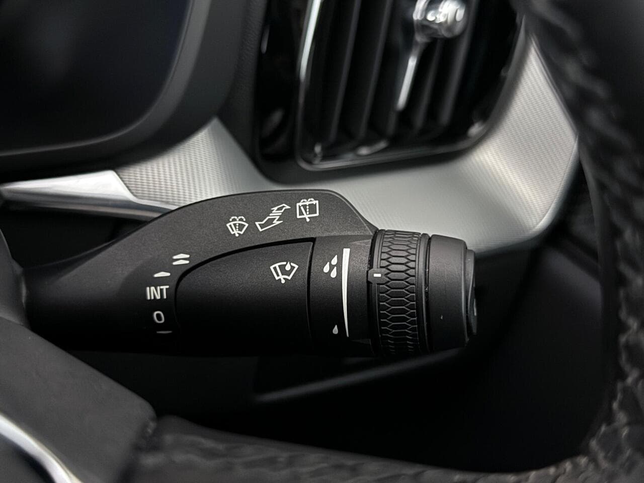 Volvo XC60 thumbnail Misc Controls