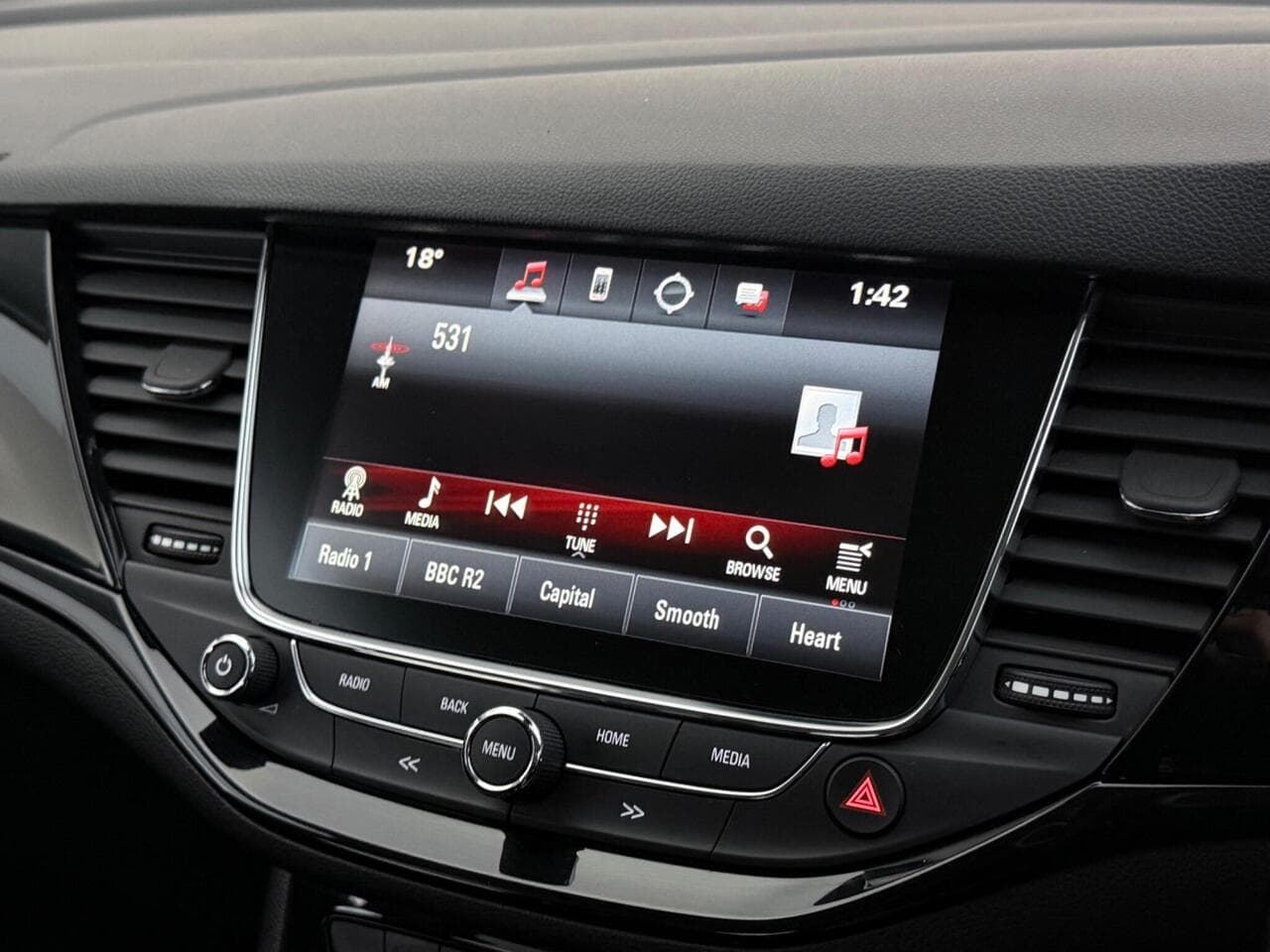 Vauxhall Astra thumbnail Infotainment System