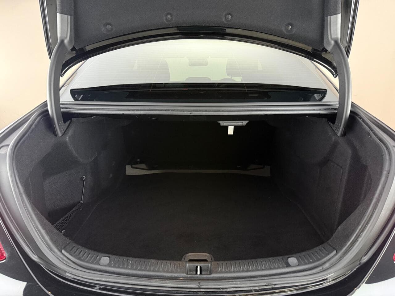 Mercedes-Benz E Class thumbnail Boot