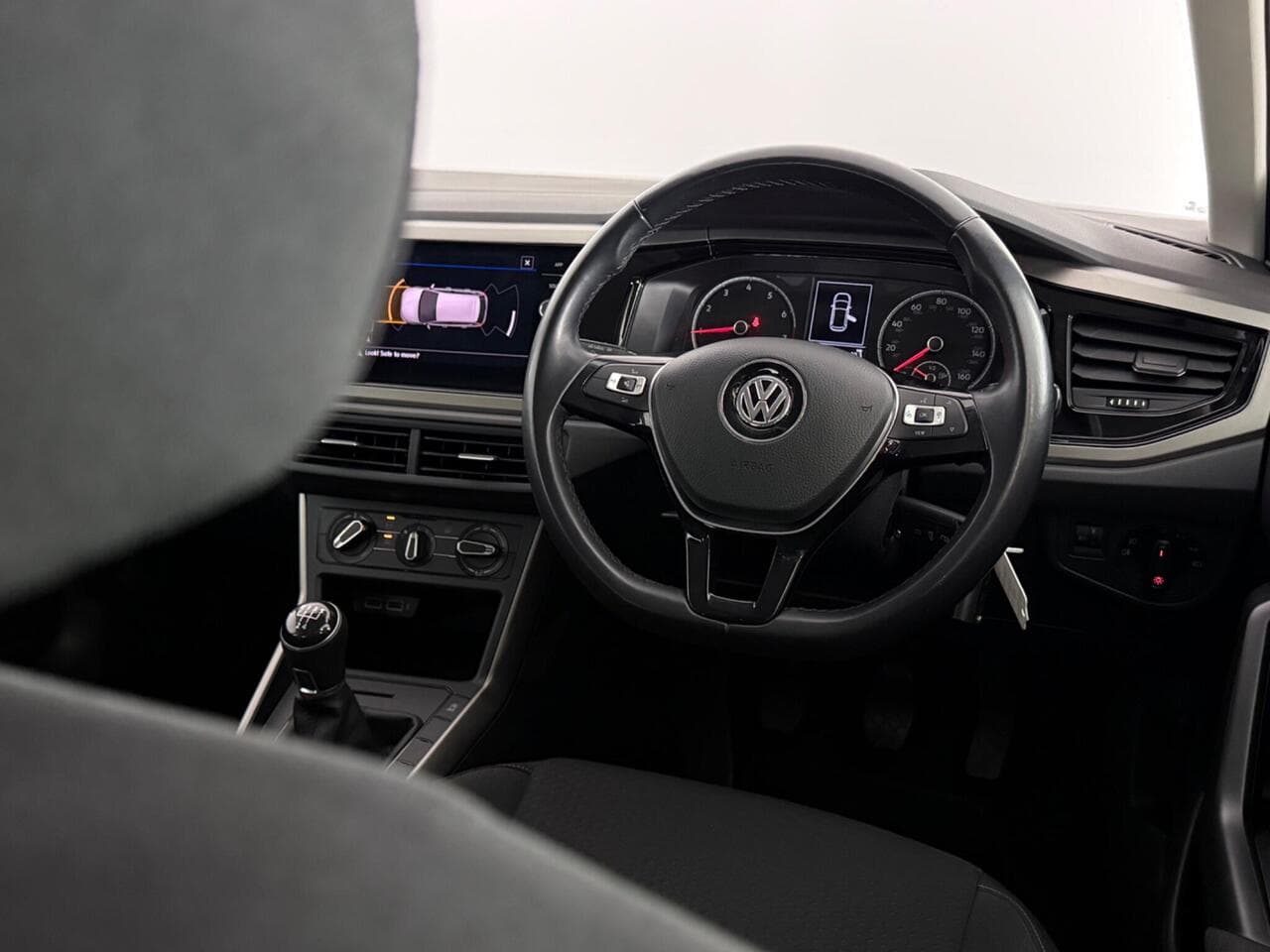 Volkswagen Polo thumbnail Steering Wheel