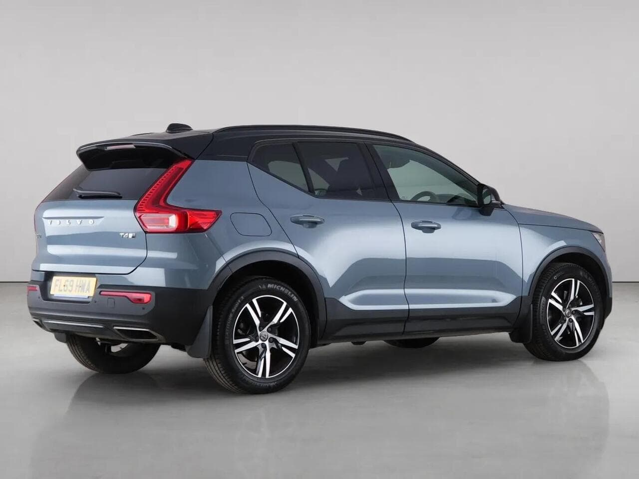 Volvo XC40 thumbnail Rear Right