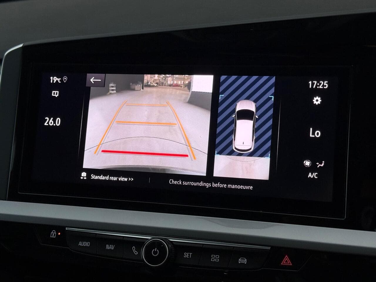 Vauxhall Grandland thumbnail Infotainment System