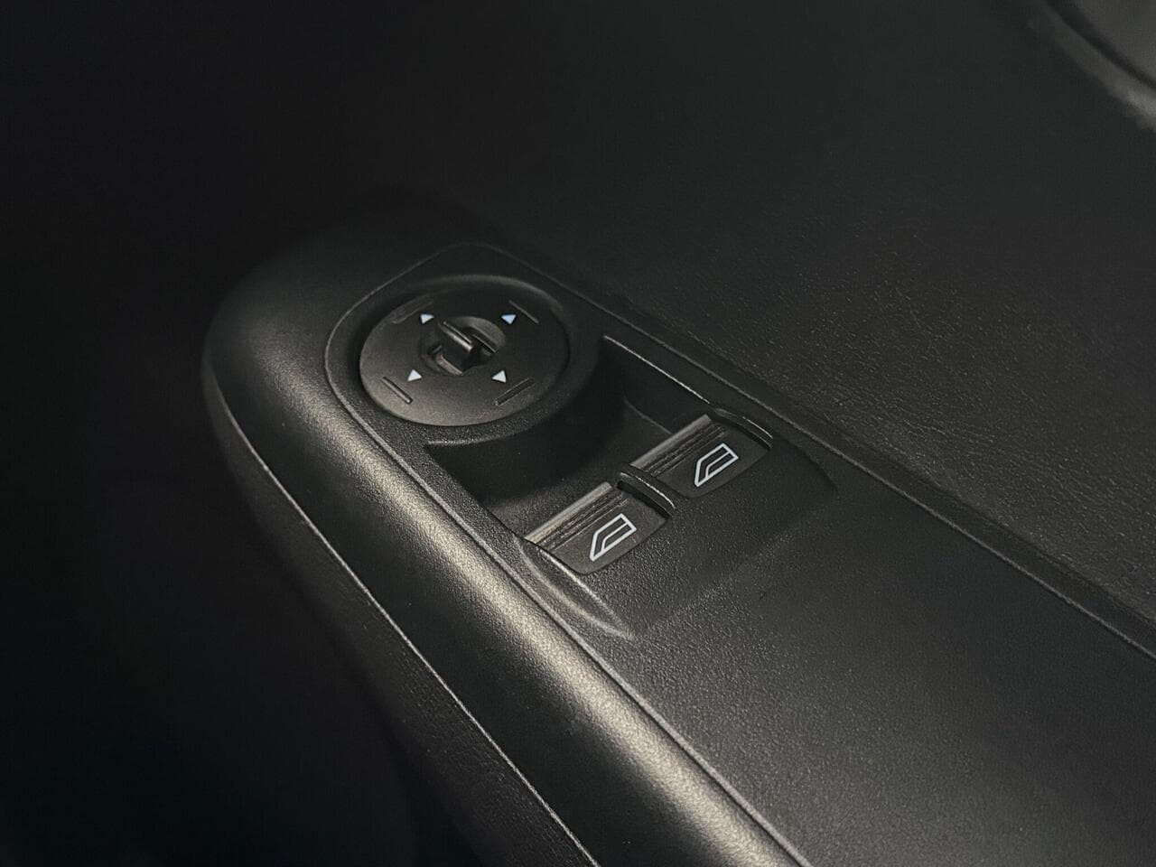Ford Transit Courier thumbnail Misc Controls