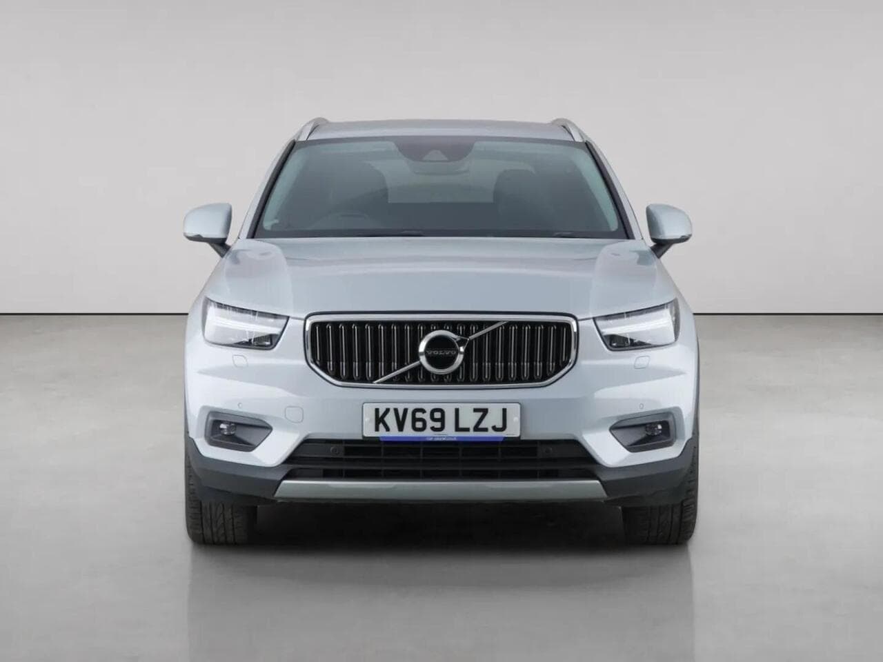 Volvo XC40 thumbnail Front