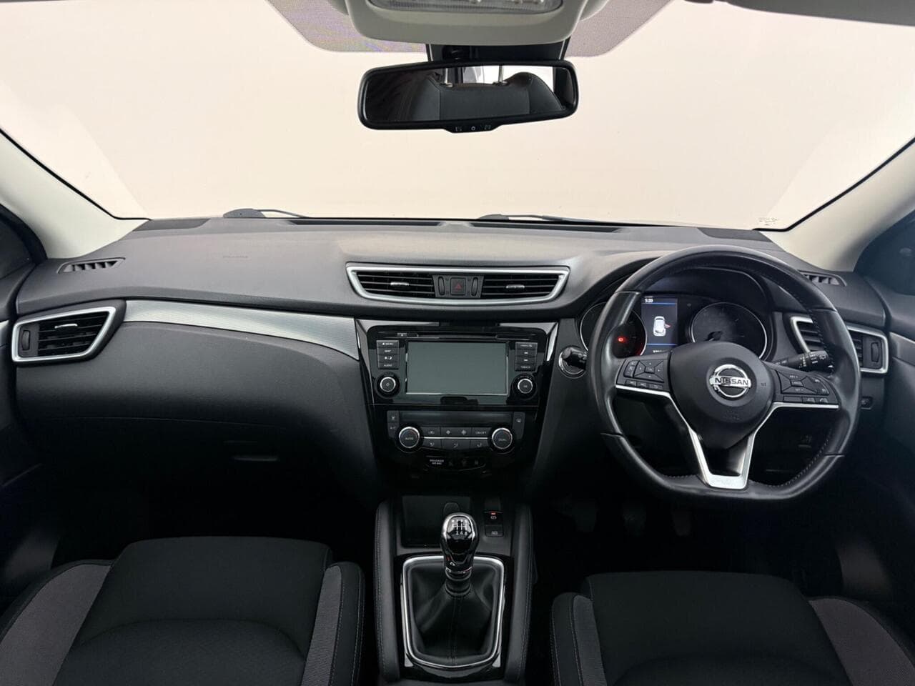 Nissan Qashqai thumbnail Interior Front