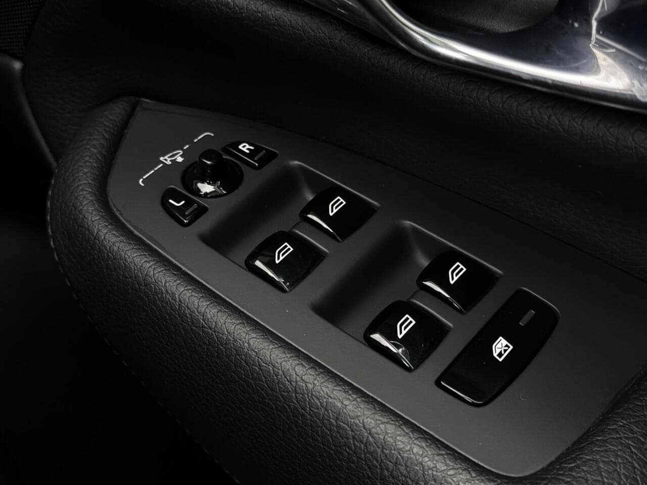 Volvo XC90 thumbnail Misc Controls
