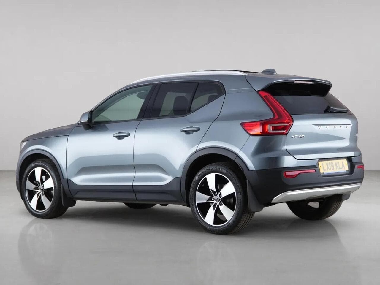 Volvo XC40 thumbnail Rear Left