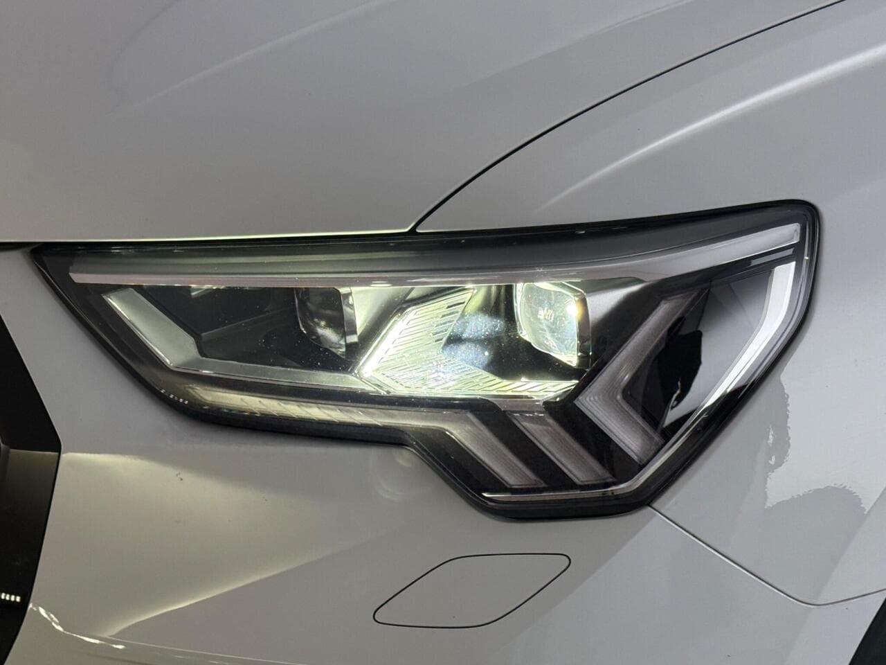 Audi Q3 thumbnail Lights Front