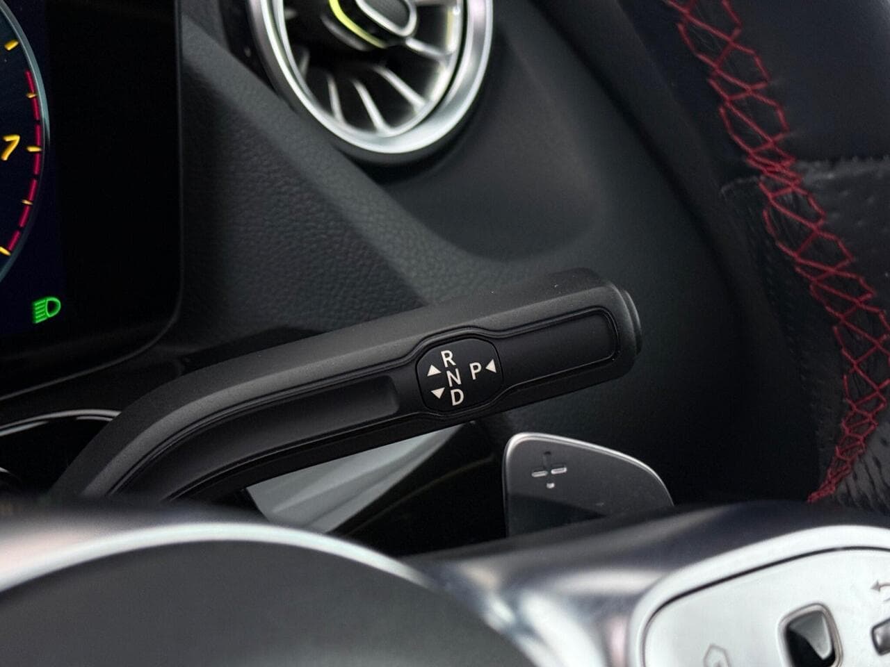 Mercedes-Benz GLA thumbnail Interior Front