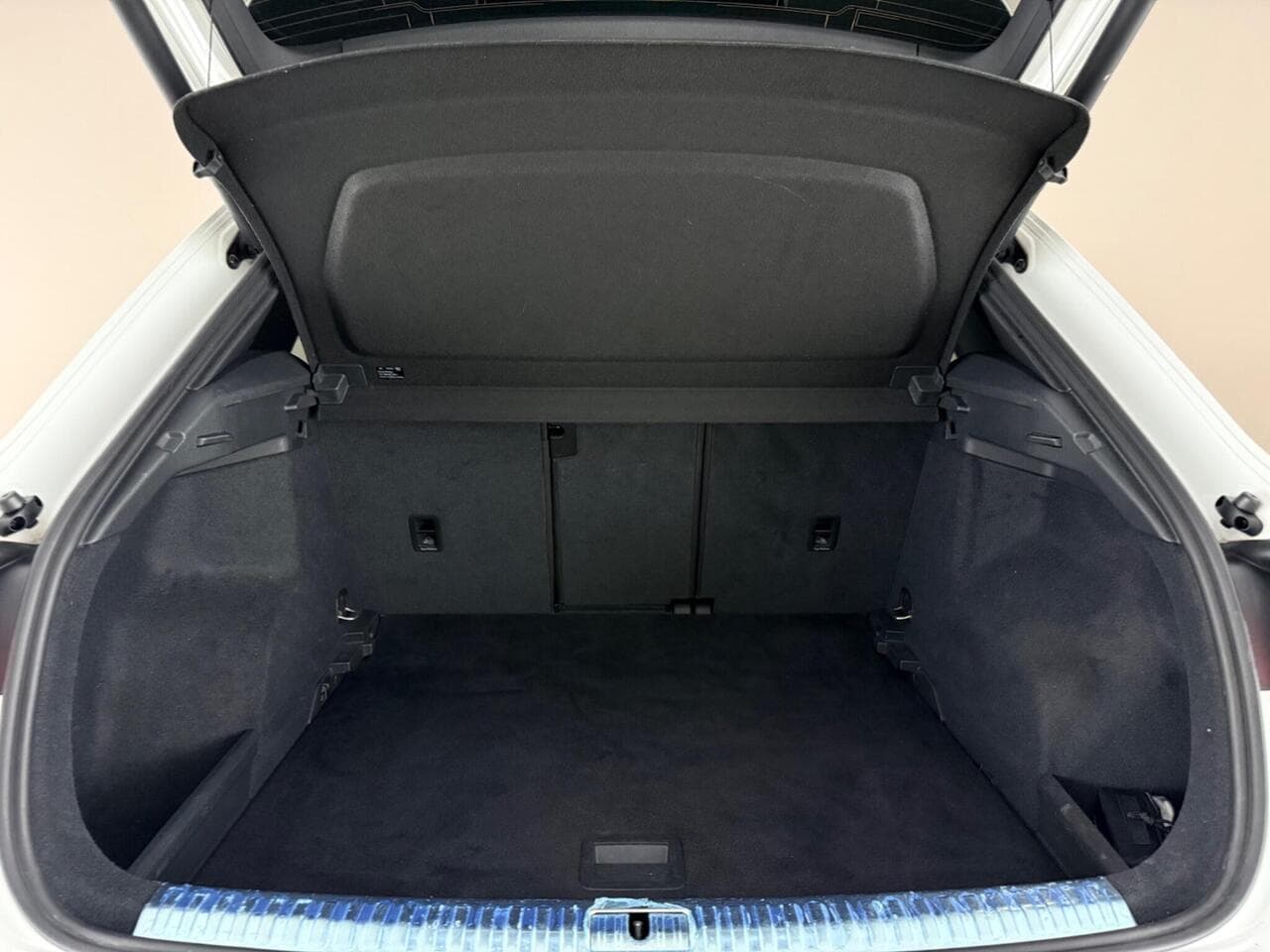 Audi Q3 thumbnail Boot