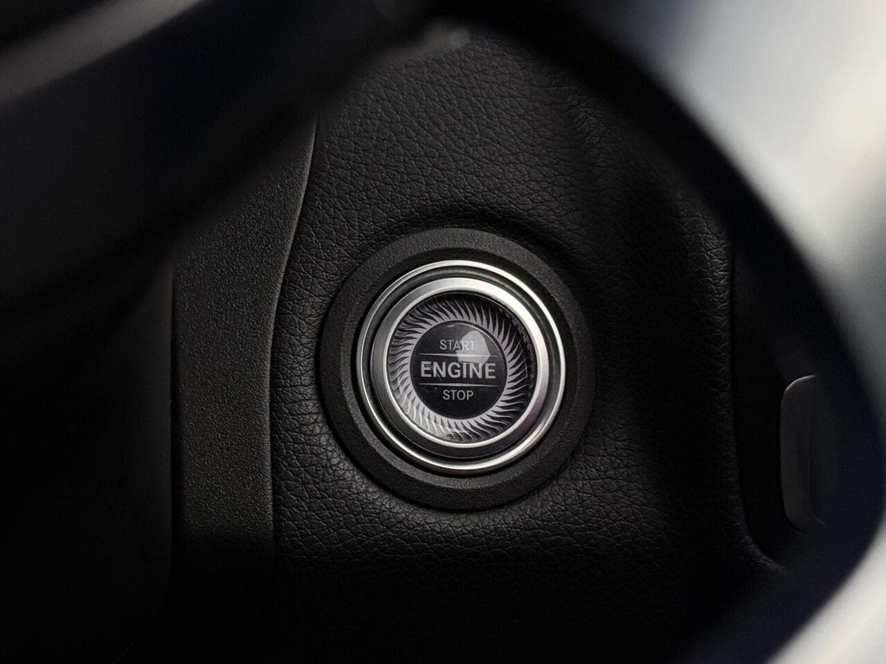 Mercedes-Benz GLC thumbnail Fuel Or Charging Port