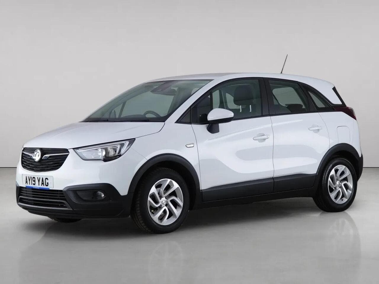 Vauxhall Crossland X thumbnail Front Left