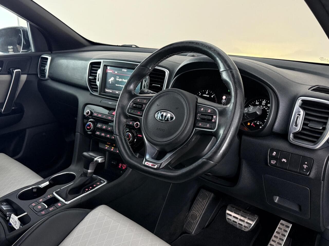 Kia Sportage thumbnail Interior Front