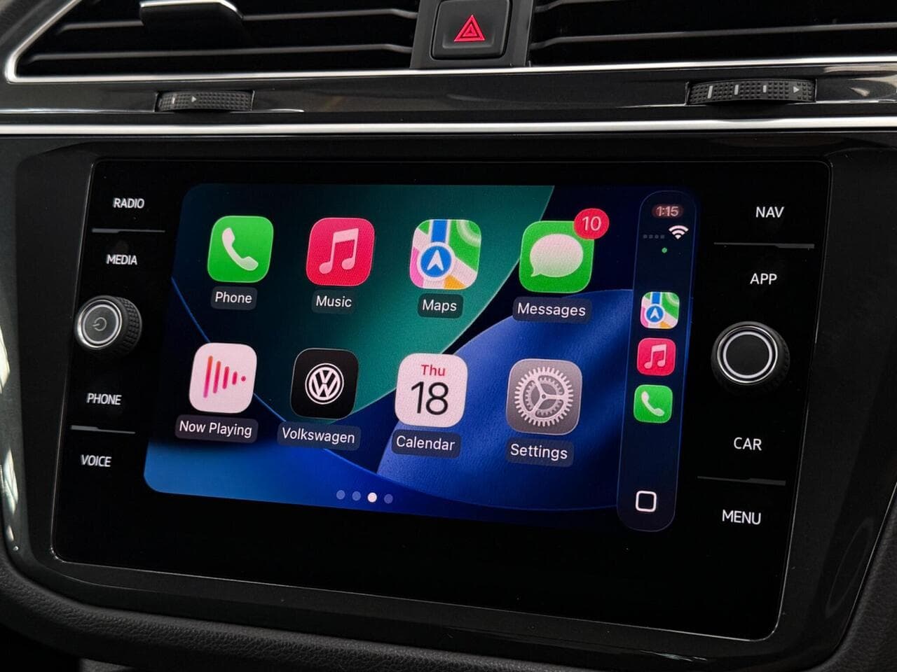 Volkswagen Tiguan thumbnail Infotainment System