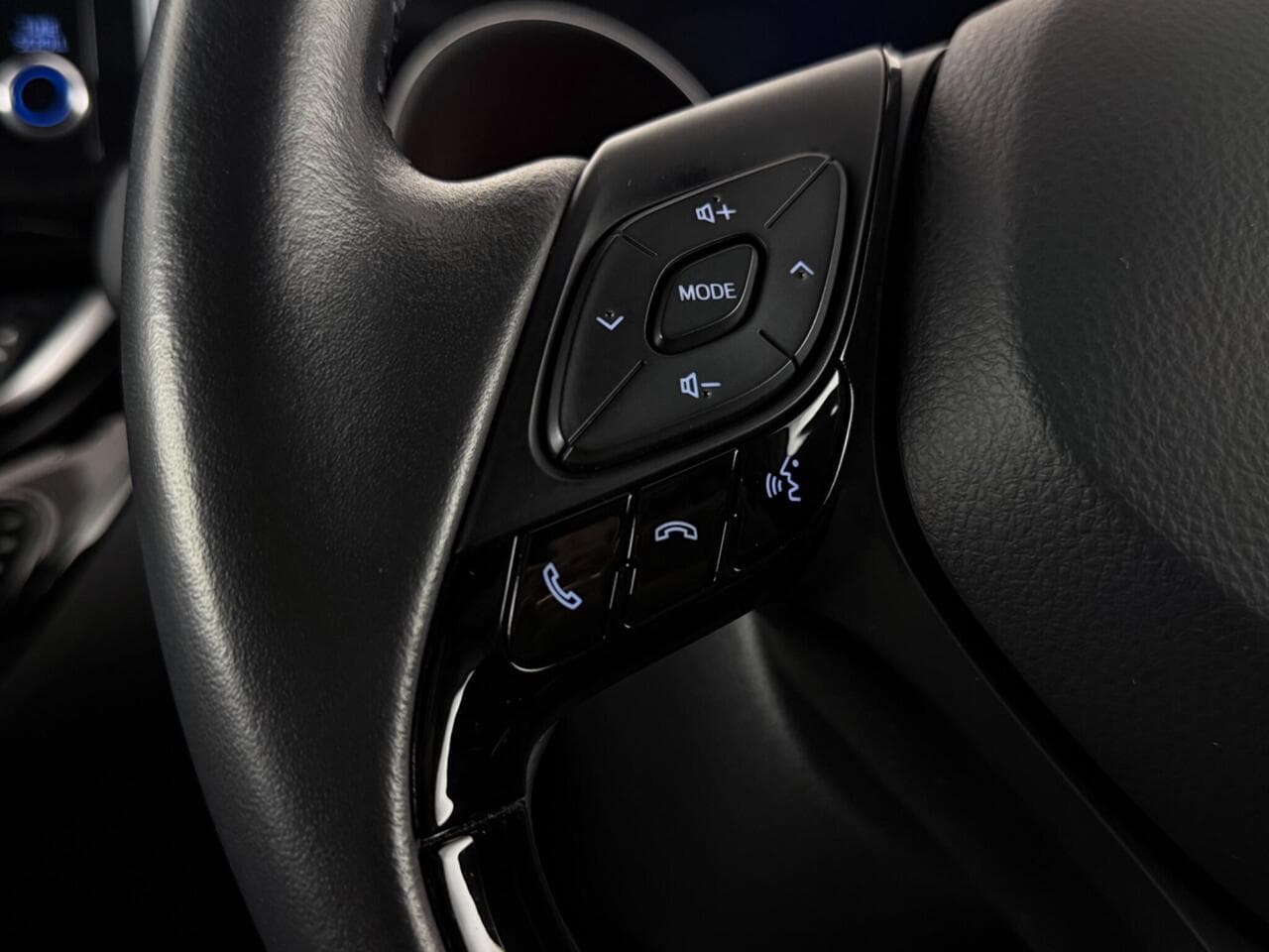Toyota C-HR thumbnail Misc Controls