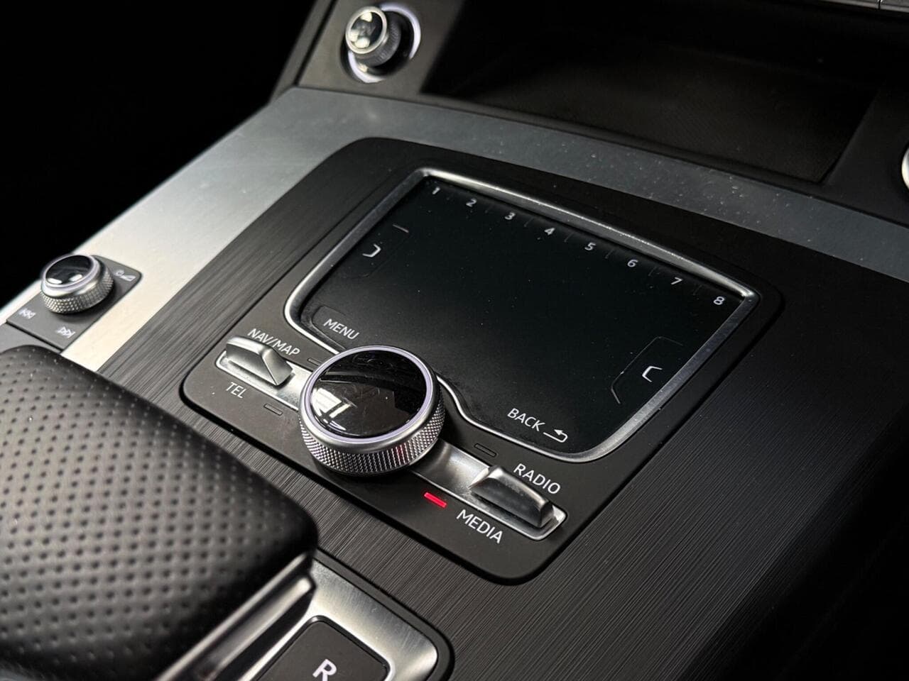 Audi Q5 thumbnail Misc Controls