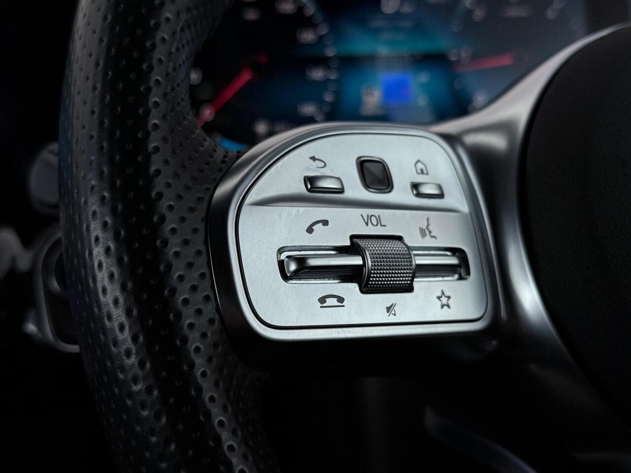 Mercedes-Benz B Class thumbnail Misc Controls