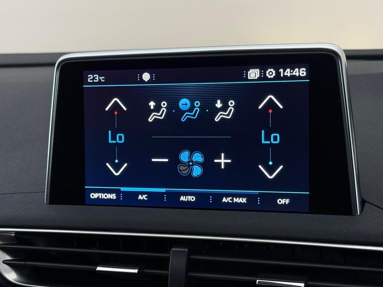 Peugeot 5008 thumbnail Infotainment System