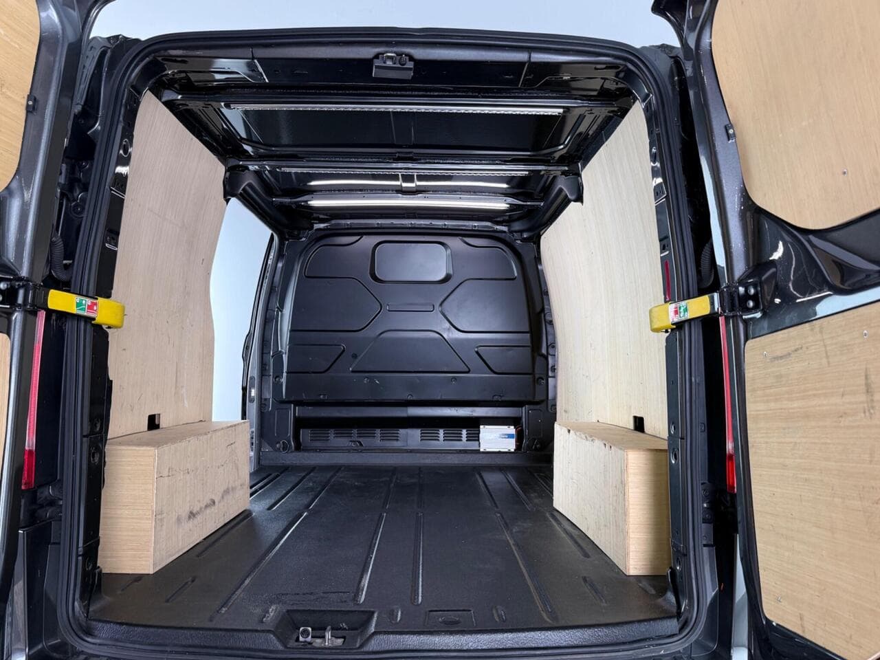 Ford Transit Custom thumbnail Cargo Space