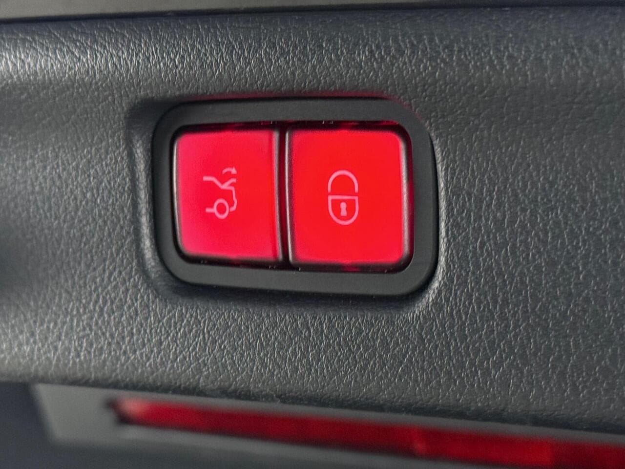 Mercedes-Benz C Class thumbnail Misc Controls