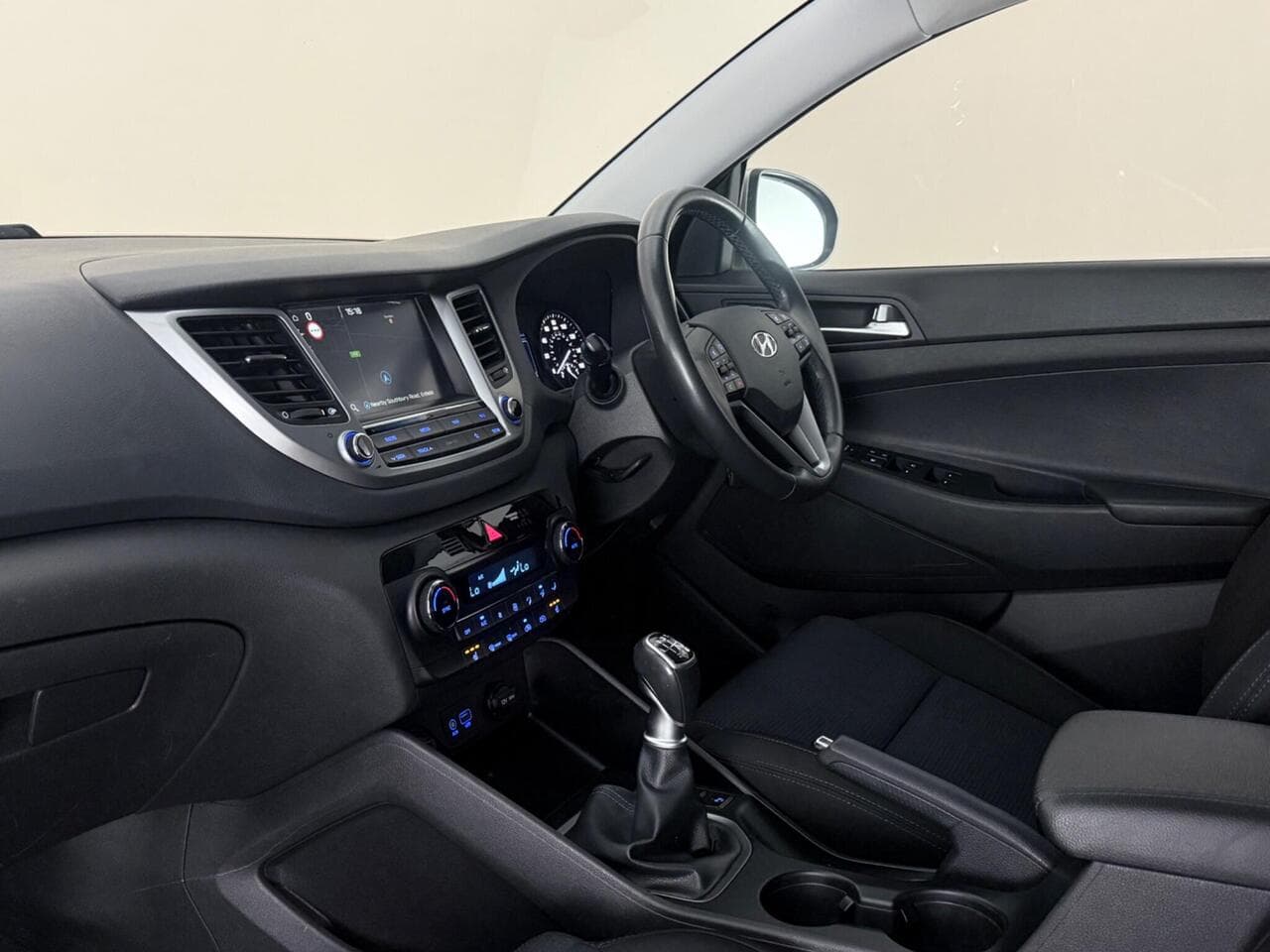 Hyundai TUCSON thumbnail Interior Front
