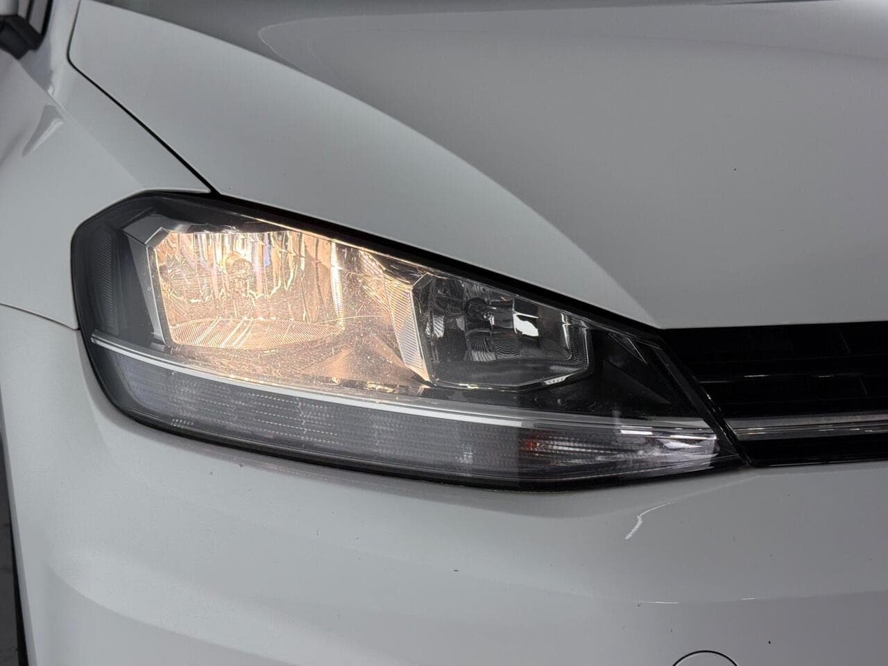 Volkswagen Golf thumbnail Lights Front