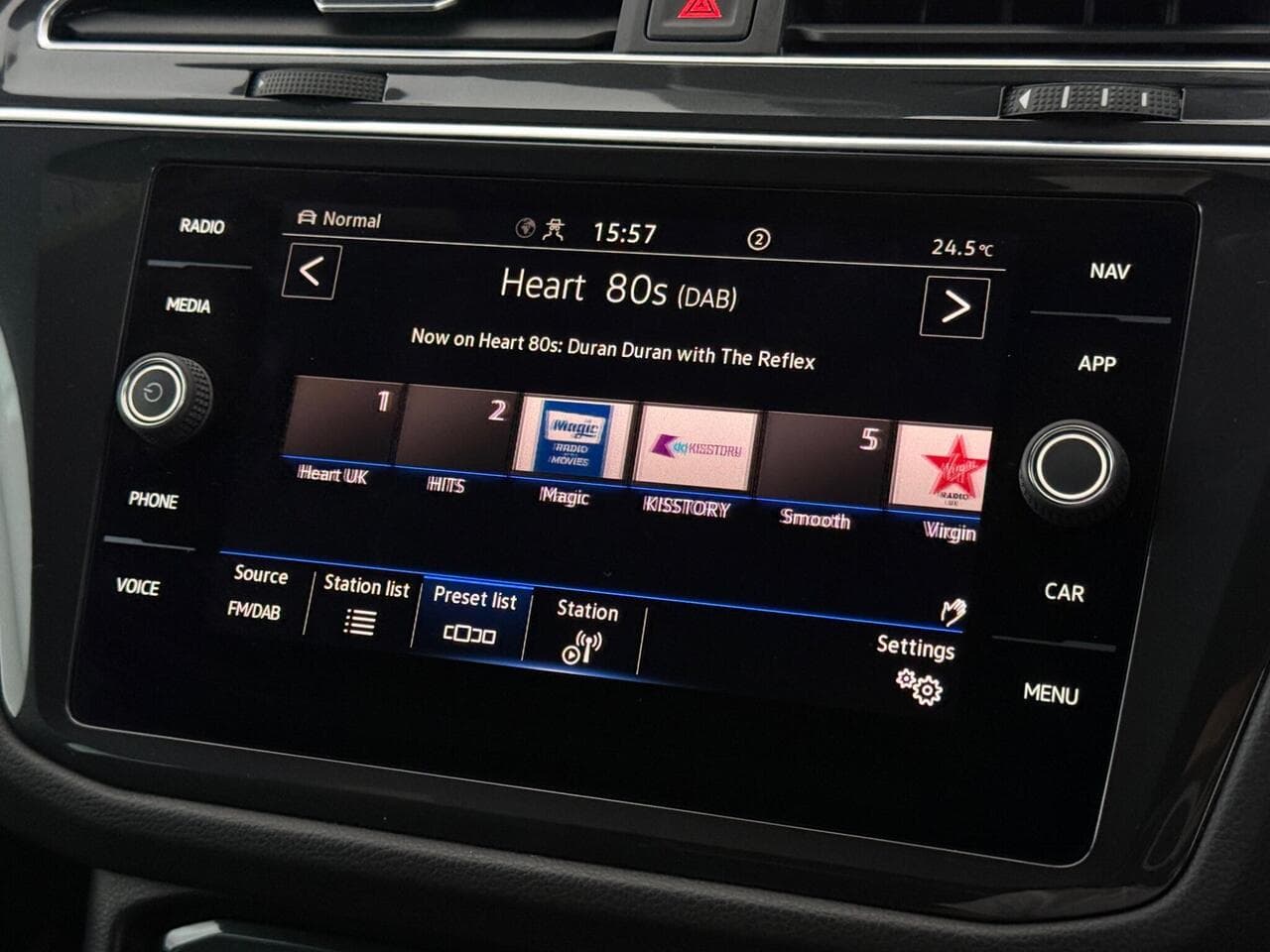 Volkswagen Tiguan thumbnail Infotainment System