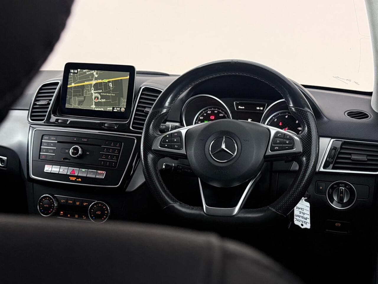 Mercedes-Benz GLE thumbnail Interior Front