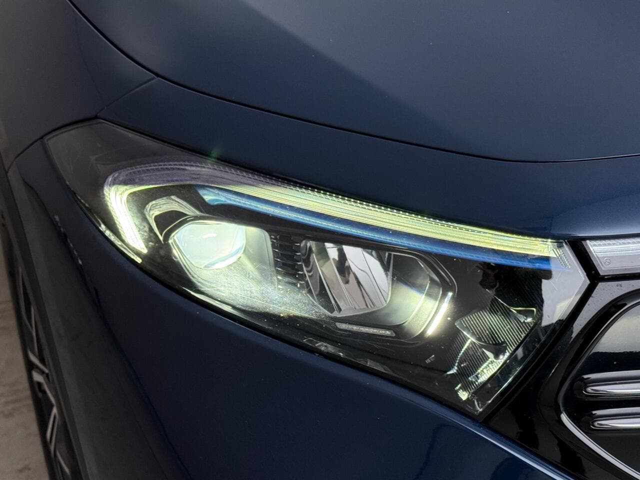 Mercedes-Benz EQA thumbnail Lights Front