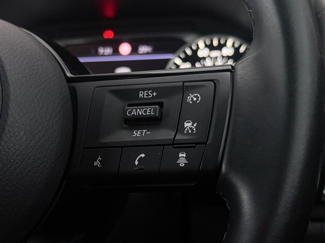 Nissan Qashqai thumbnail Misc Controls