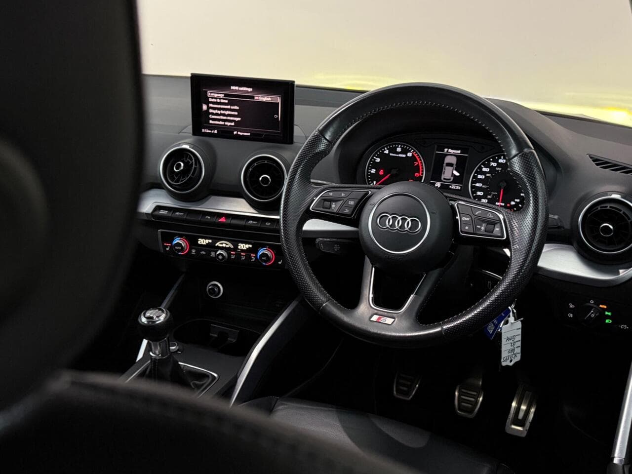 Audi Q2 thumbnail Interior Front