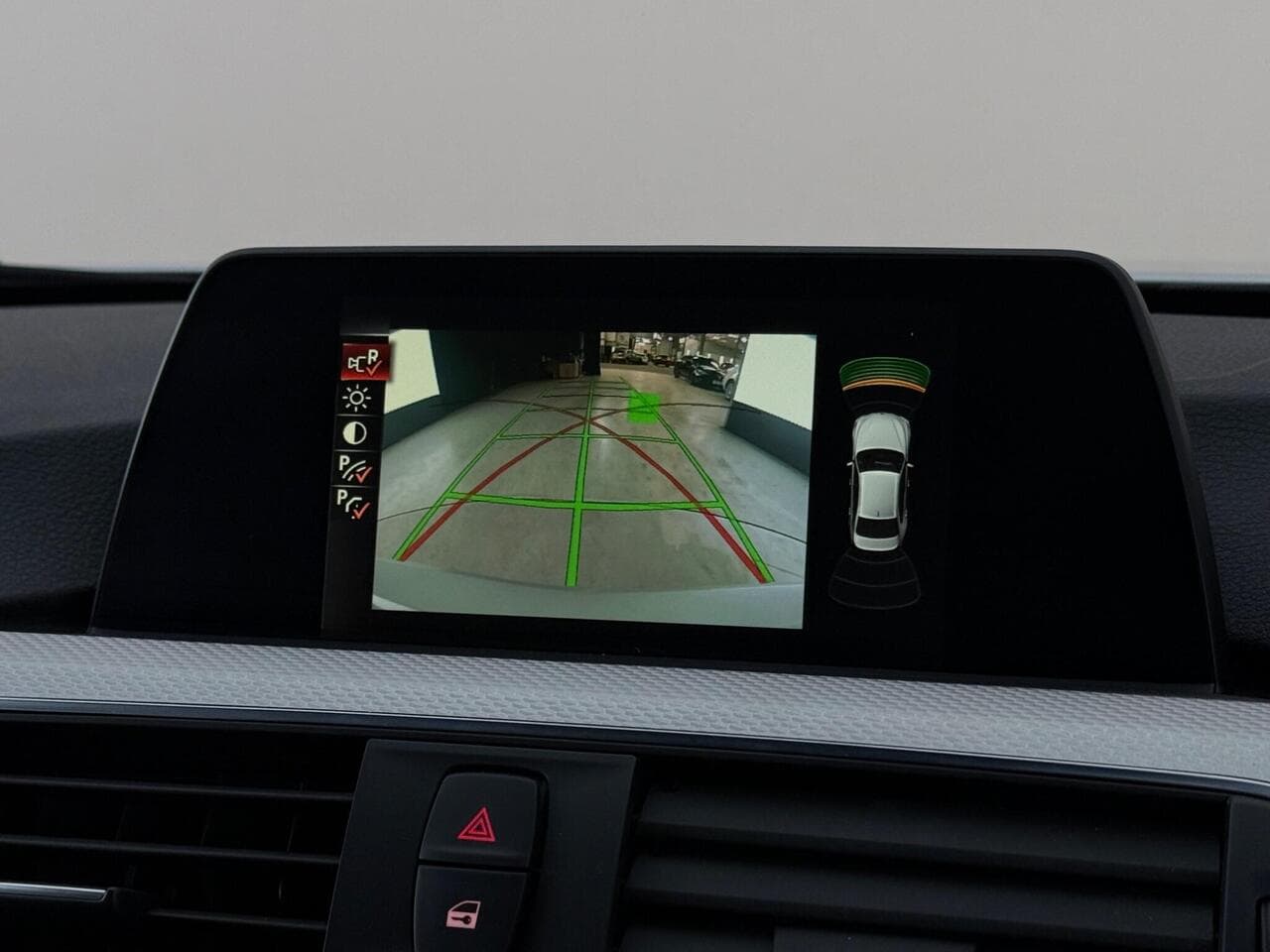 BMW 3 Series thumbnail Infotainment System