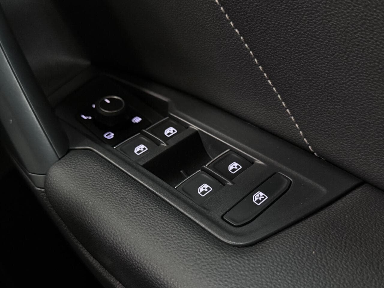 Volkswagen Tiguan thumbnail Misc Controls
