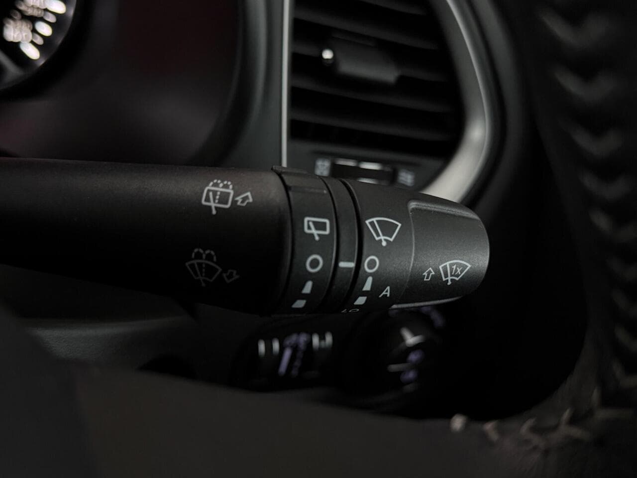 Jeep Renegade thumbnail Misc Controls