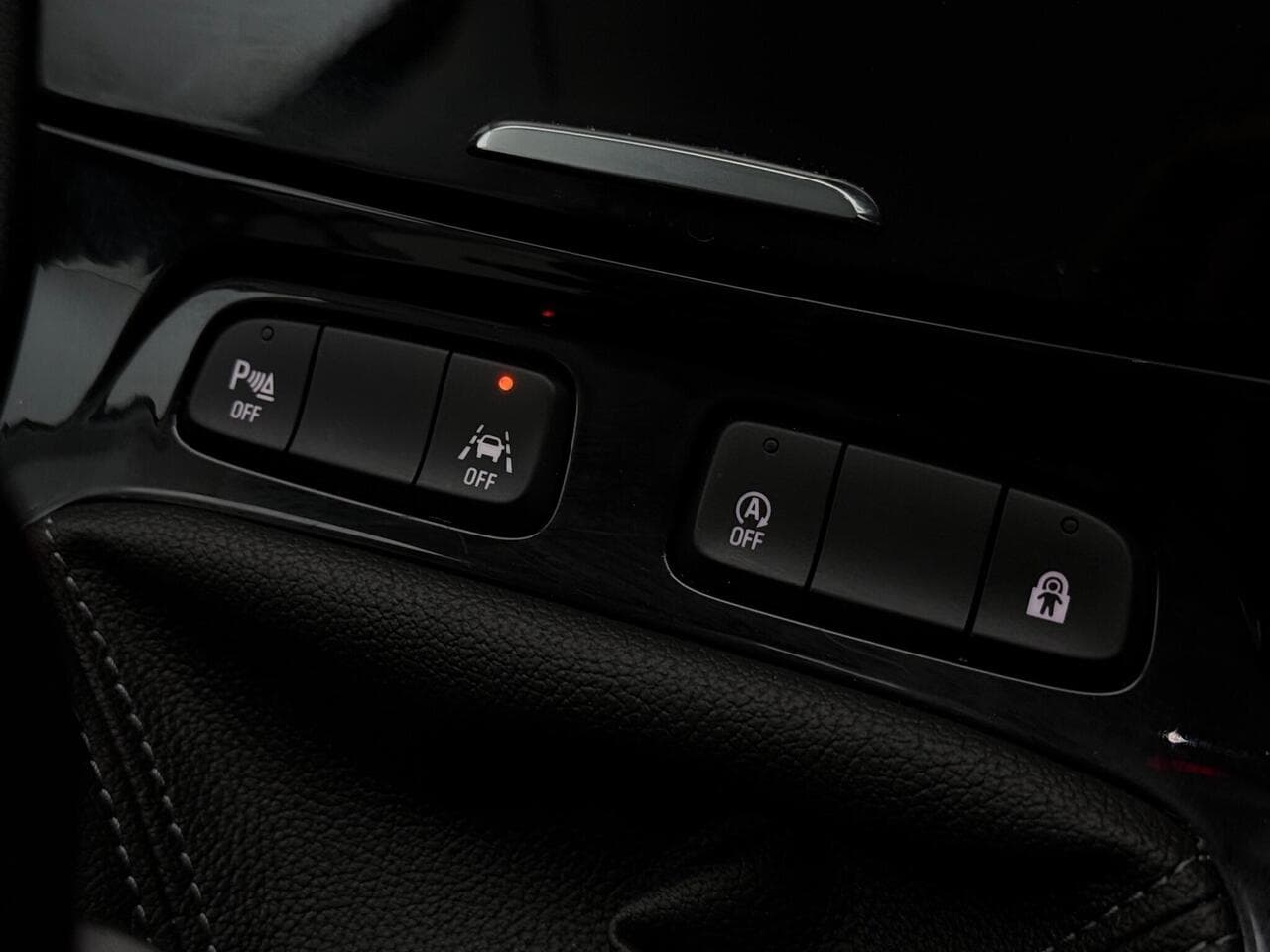 Vauxhall Grandland thumbnail Misc Controls