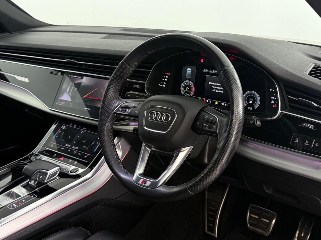 Audi Q8 thumbnail Steering Wheel