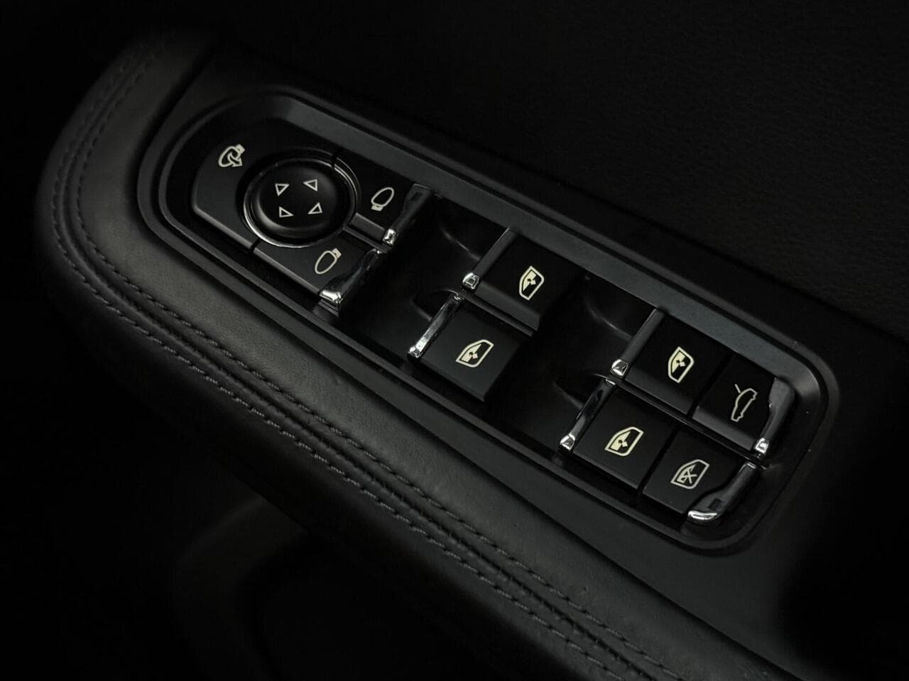 Porsche Macan thumbnail Misc Controls