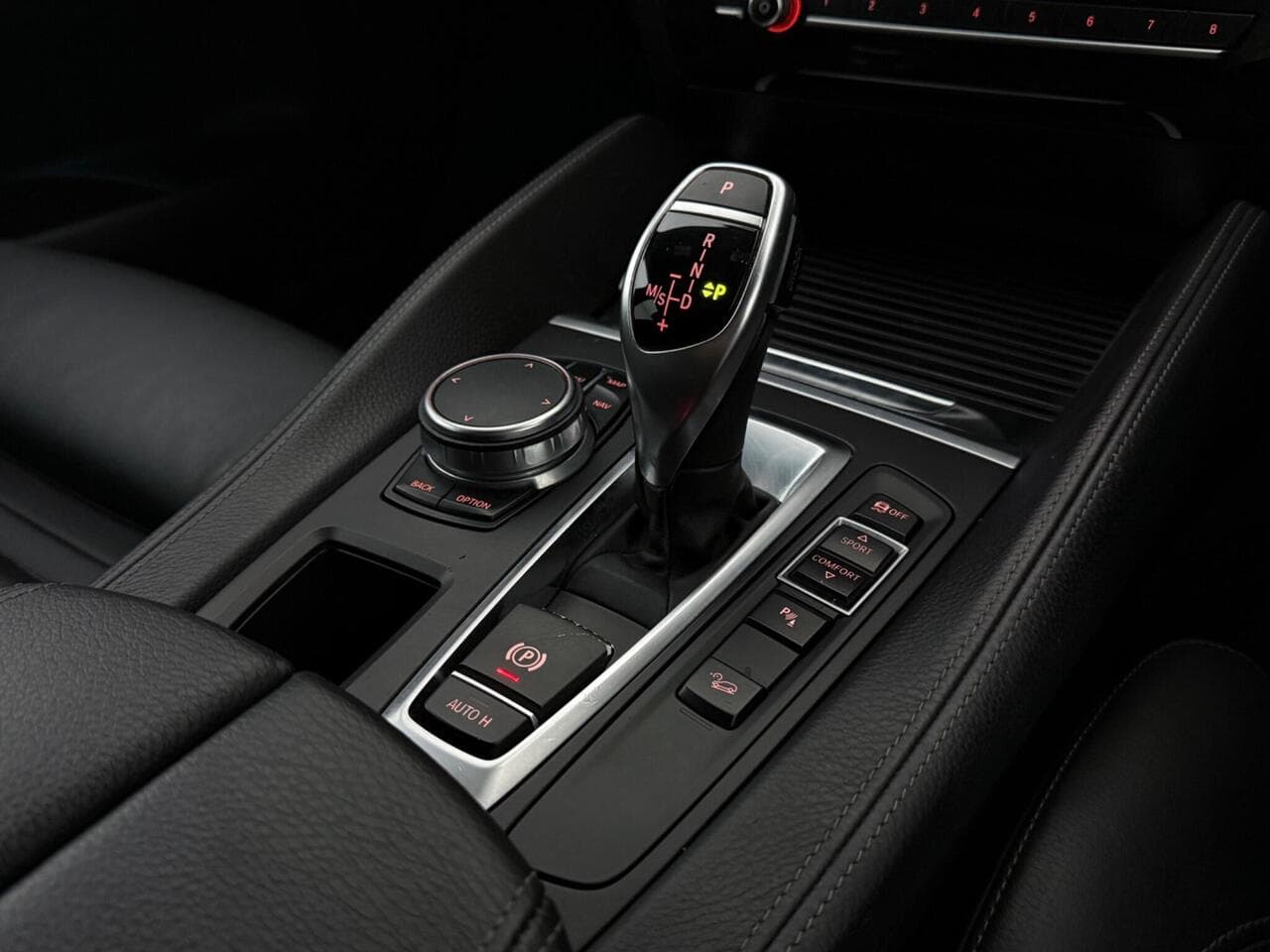 BMW X6 thumbnail Interior Front
