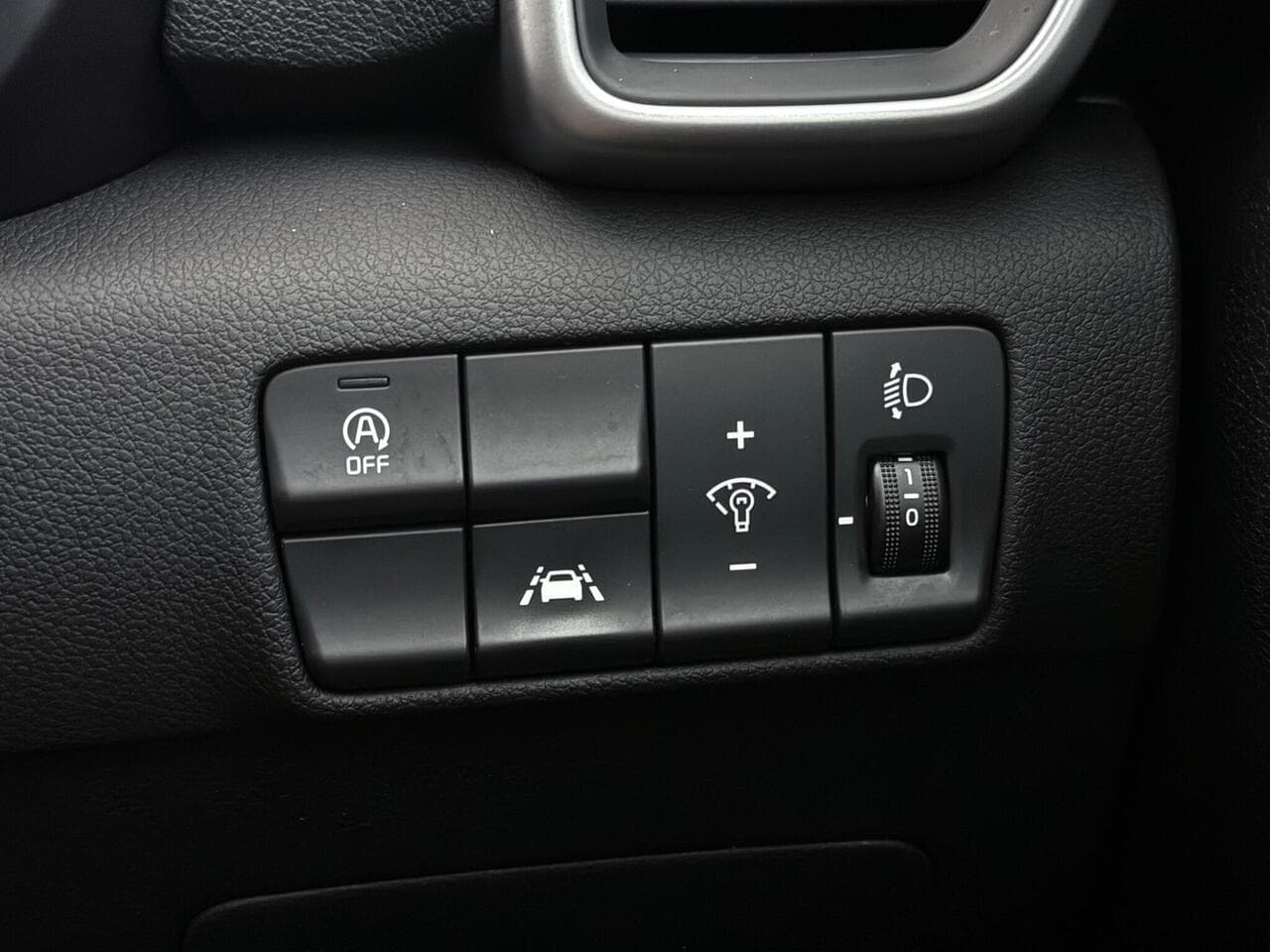 Kia Sportage thumbnail Misc Controls