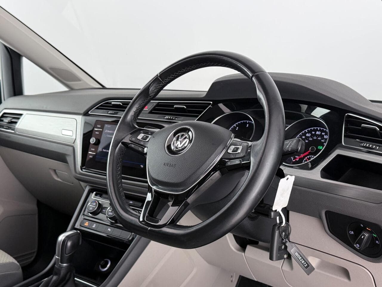 Volkswagen Touran thumbnail Interior Front