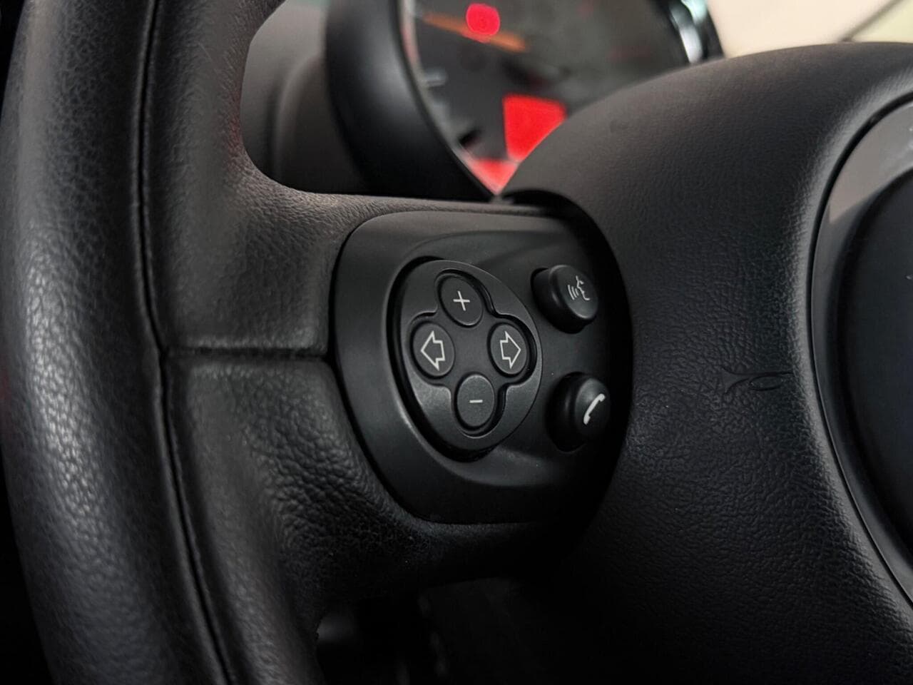 MINI Countryman thumbnail Misc Controls