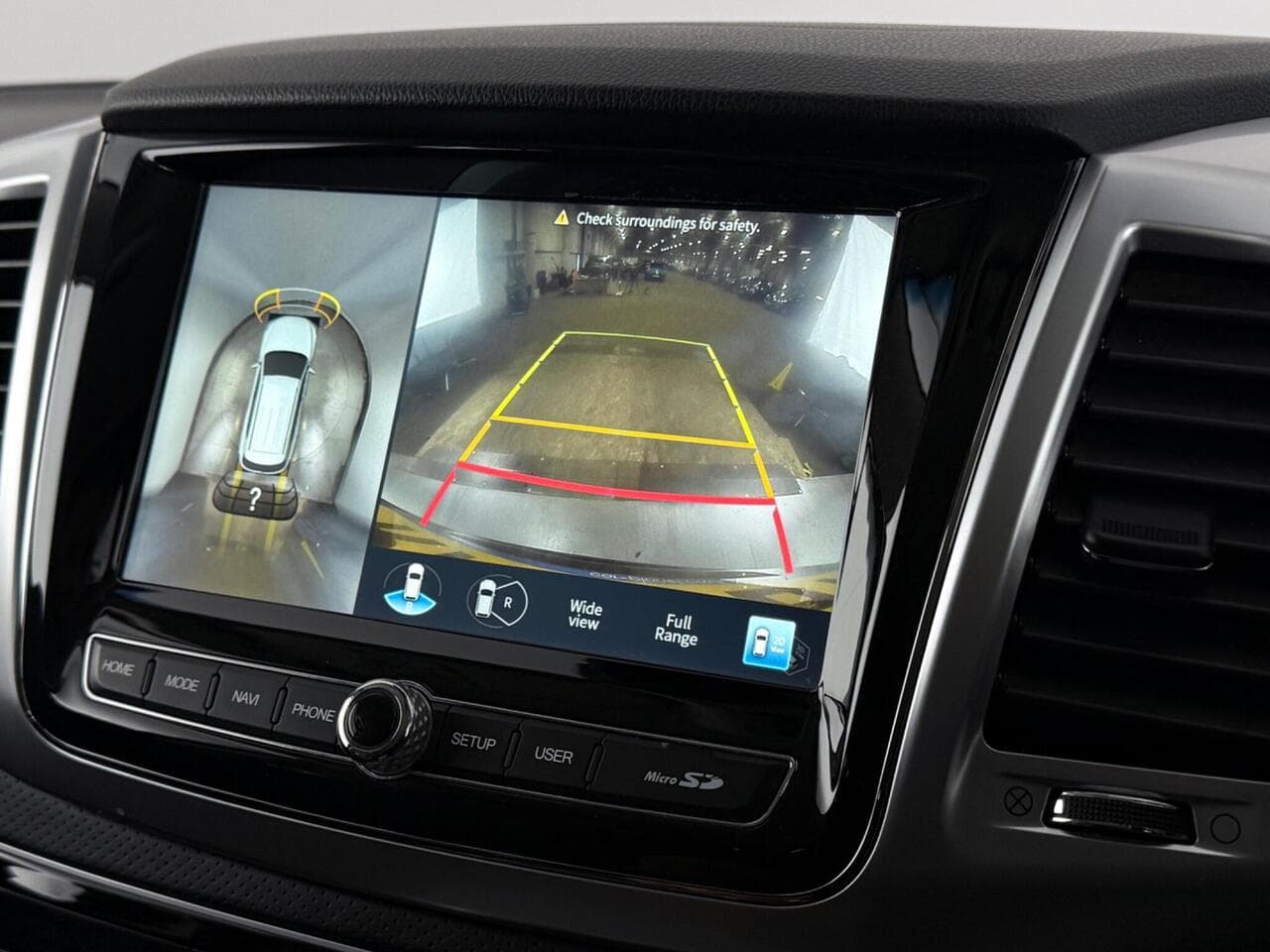 SsangYong Rexton thumbnail Infotainment System