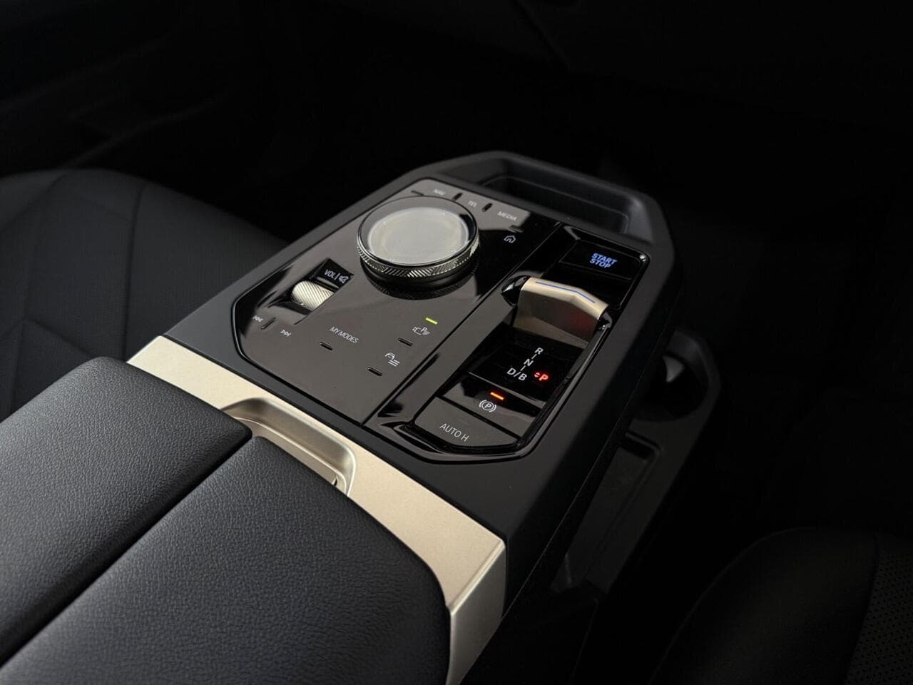 BMW iX thumbnail Interior Front