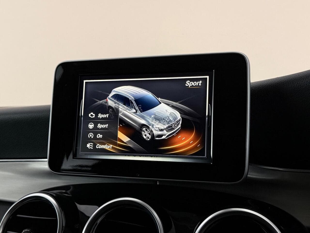 Mercedes-Benz GLC thumbnail Infotainment System