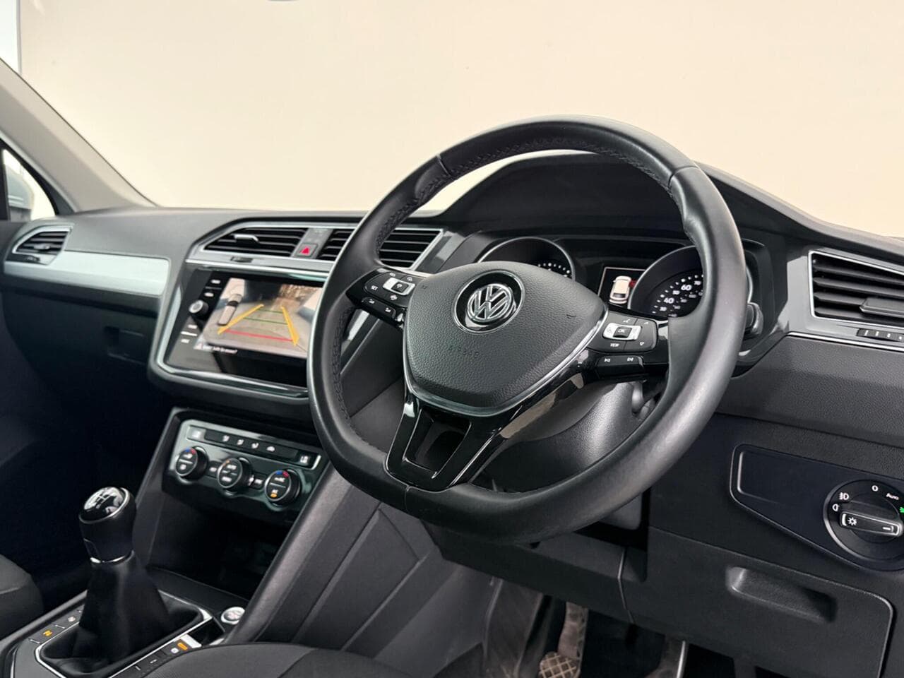 Volkswagen Tiguan thumbnail Steering Wheel