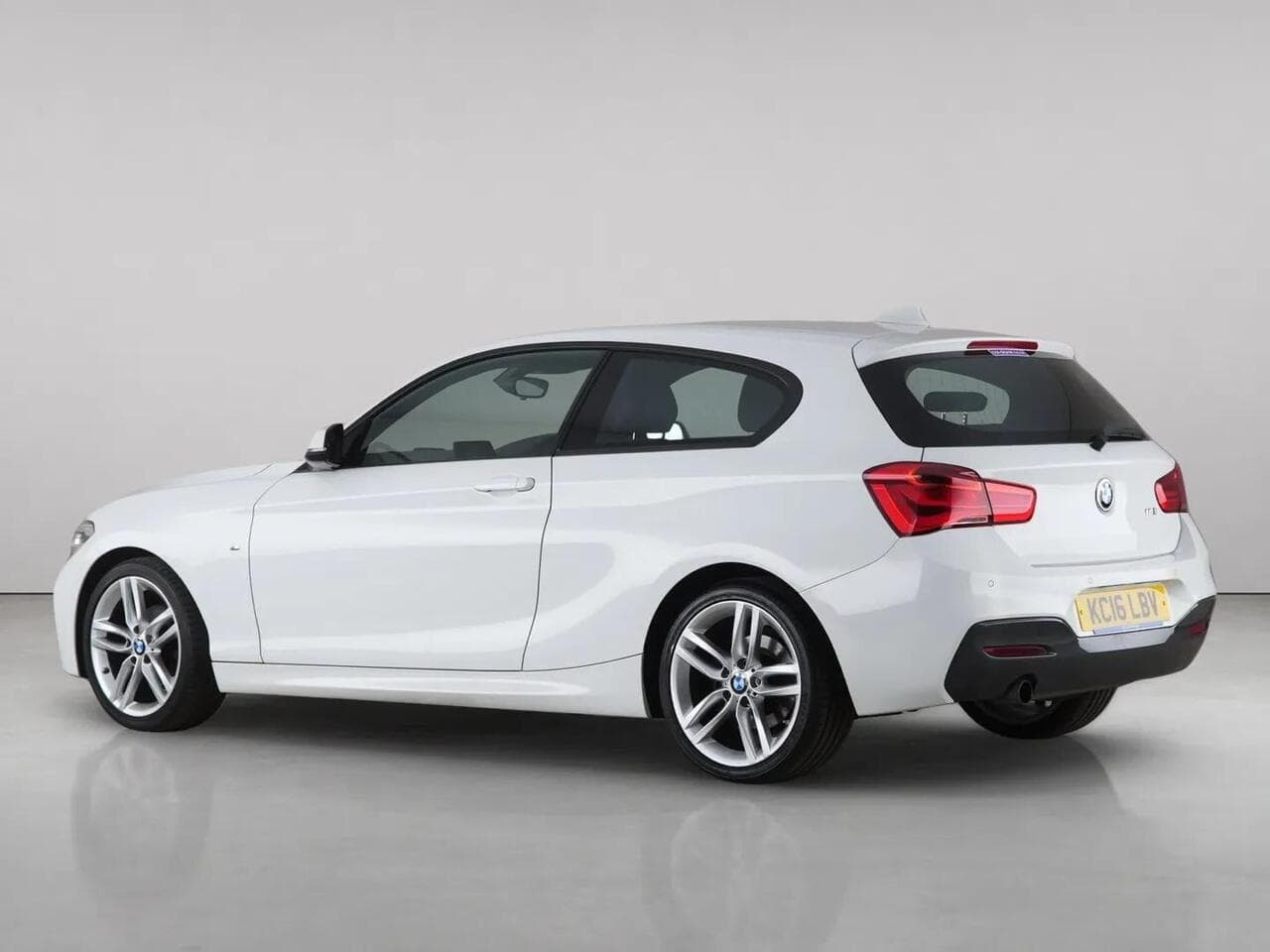 BMW 1 Series thumbnail Rear Left