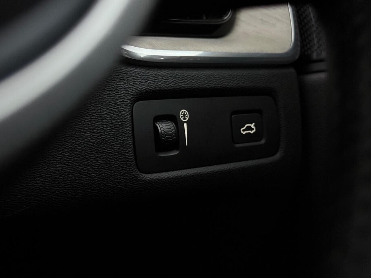 Volvo XC60 thumbnail Misc Controls