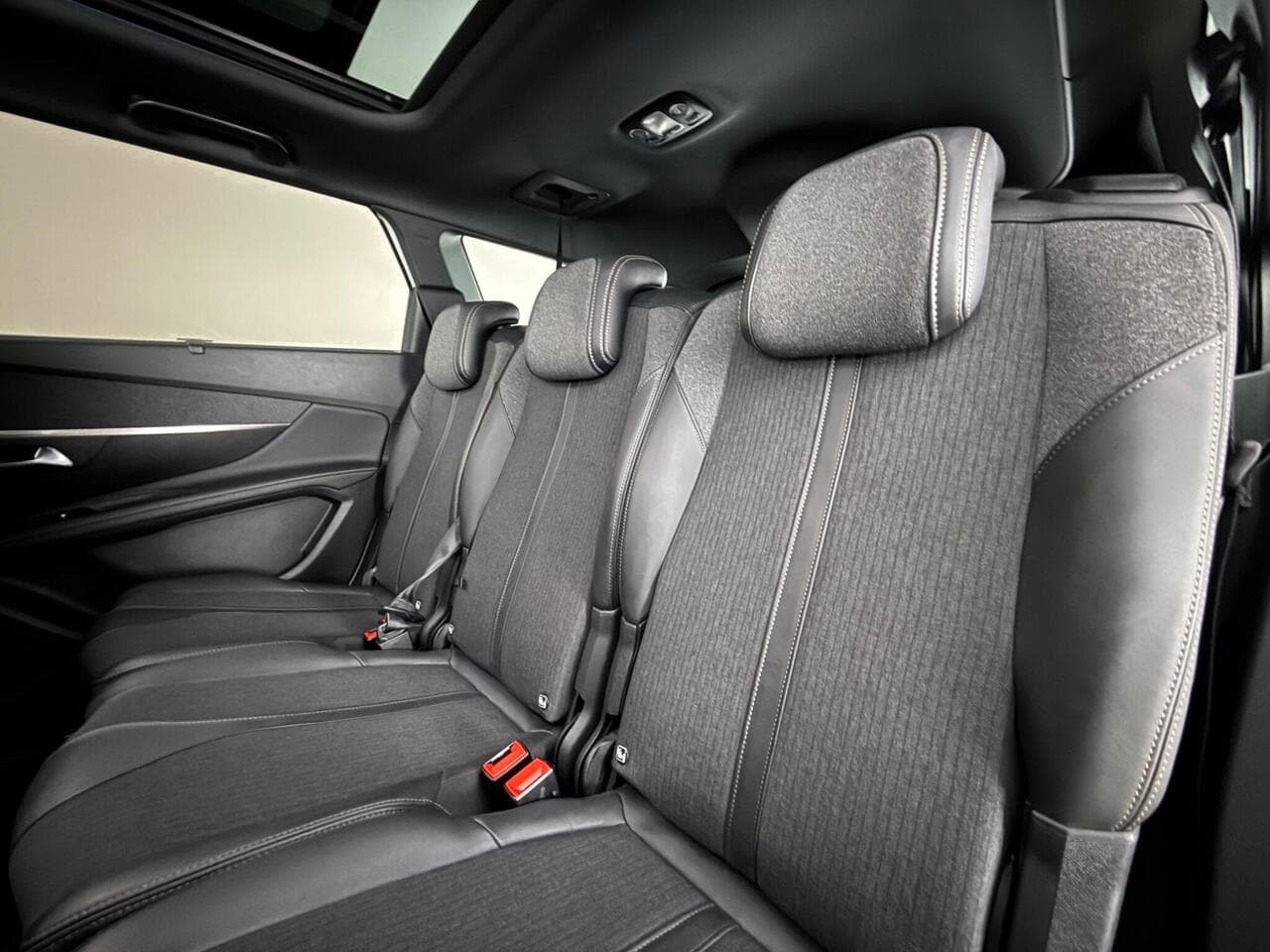 Peugeot 5008 thumbnail Seats Rear