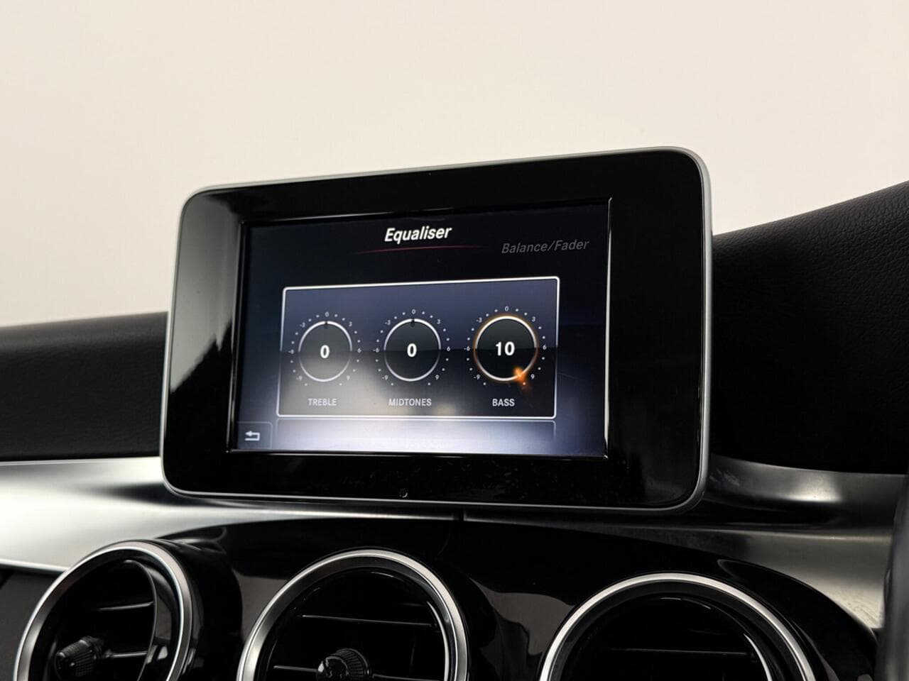 Mercedes-Benz C Class thumbnail Infotainment System